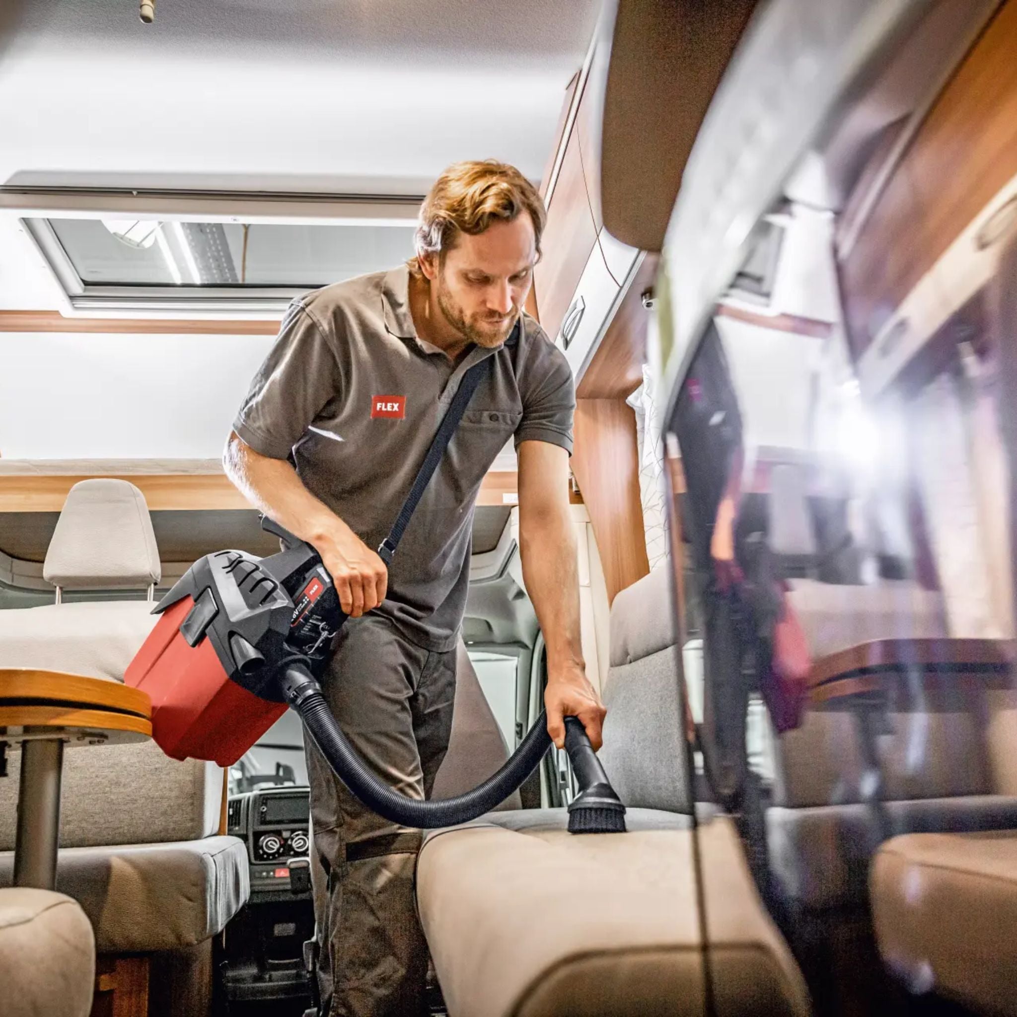 Kompaktowy odkurzacz akumulatorowy z ręcznym czyszczeniem filtra 6L klasa L "VC 6 L MC 18.0" | FLEX