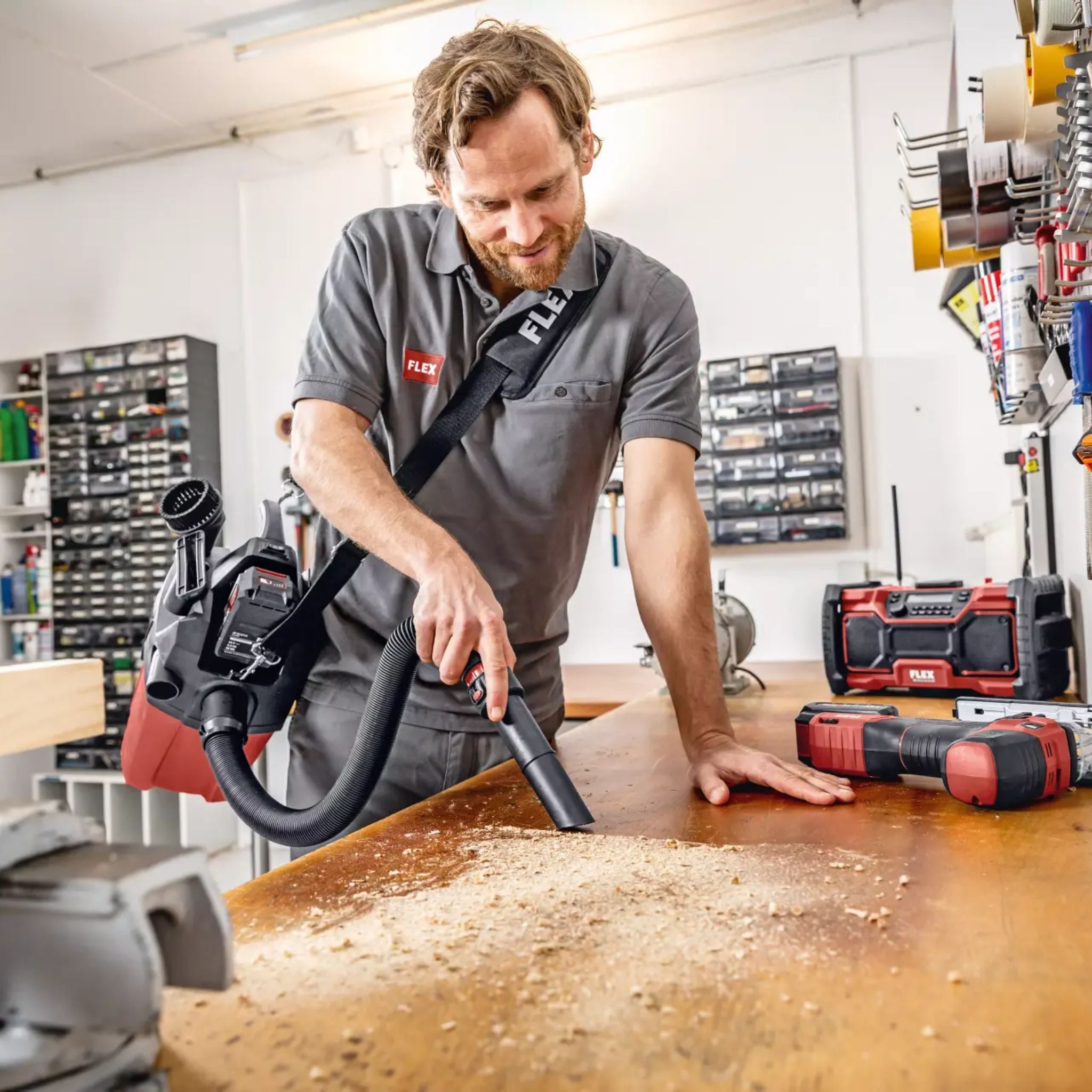 Kompaktowy odkurzacz akumulatorowy z ręcznym czyszczeniem filtra 6L klasa L "VC 6 L MC 18.0" | FLEX