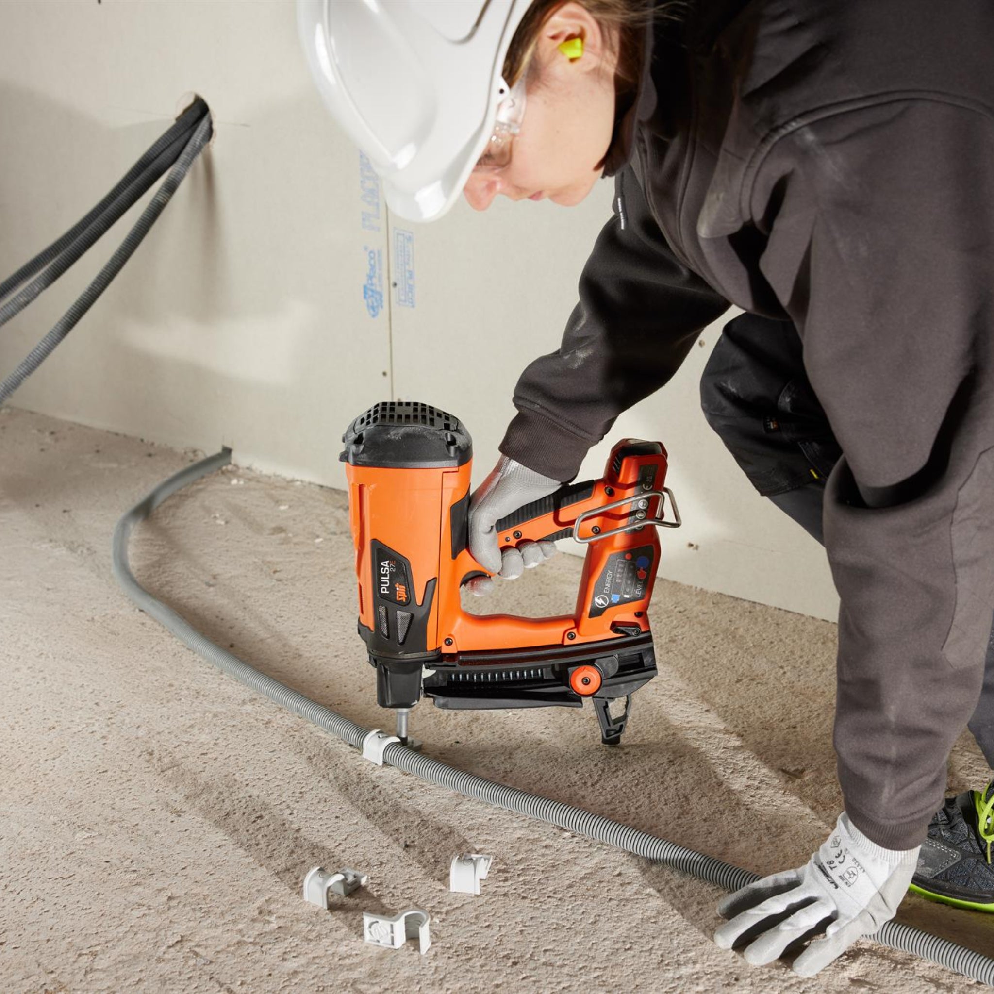 Uchwyt do rurek P-CLIP (bezhalogenowy) Ø20mm / 100 szt. | SPIT