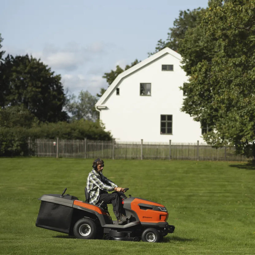 Husqvarna Traktor ogrodowy TC 220T