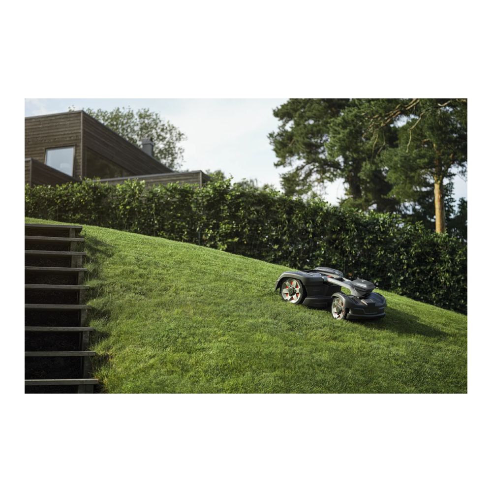 Robot koszący Automower® 435X AWD NERA z technologią bezprzewodową | Husqvarna