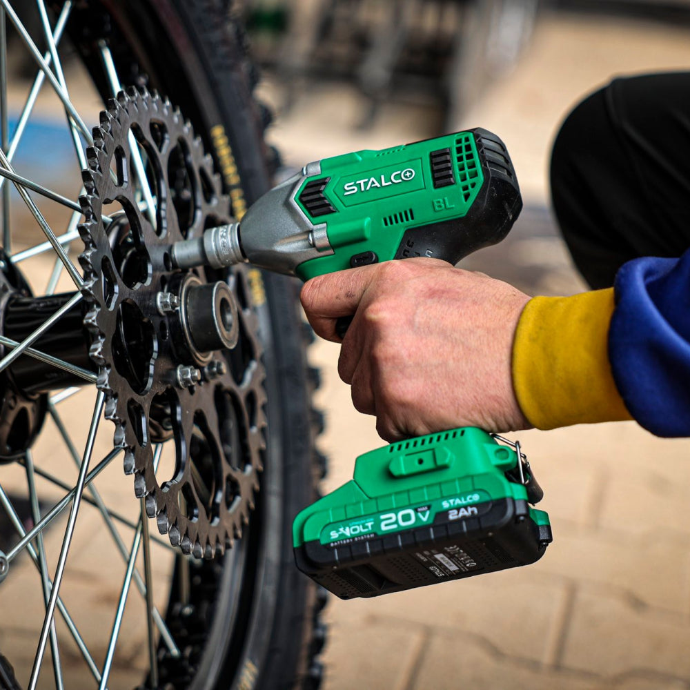 Akumulatorowy klucz udarowy IWS20-300BL | STALCO