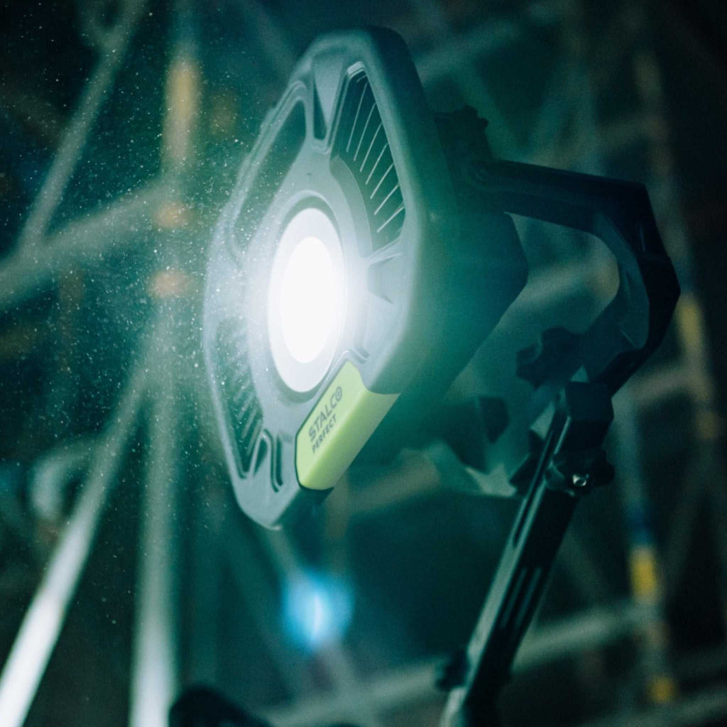 Reflektor akumulatorowy LED LUM-X C-FL40W | STALCO PERFECT